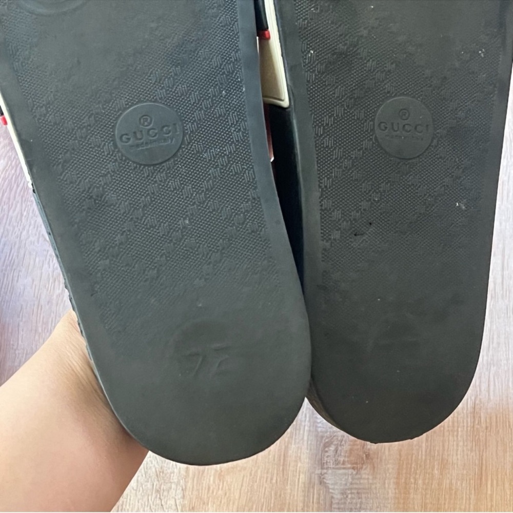 Gucci Rubber Slides Size 38 - Picture 6 of 7